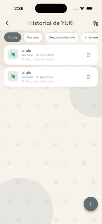 Historial médico de una mascota en la app Pawtaggie, con vacunas y recordatorios