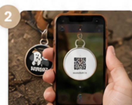 Persona escaneando el código QR Pawtaggie